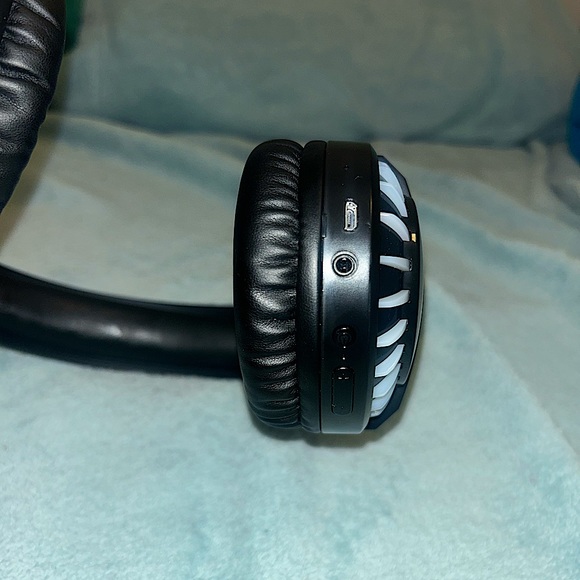 LED Light Color Changing Headphones - Picture 10 of 11